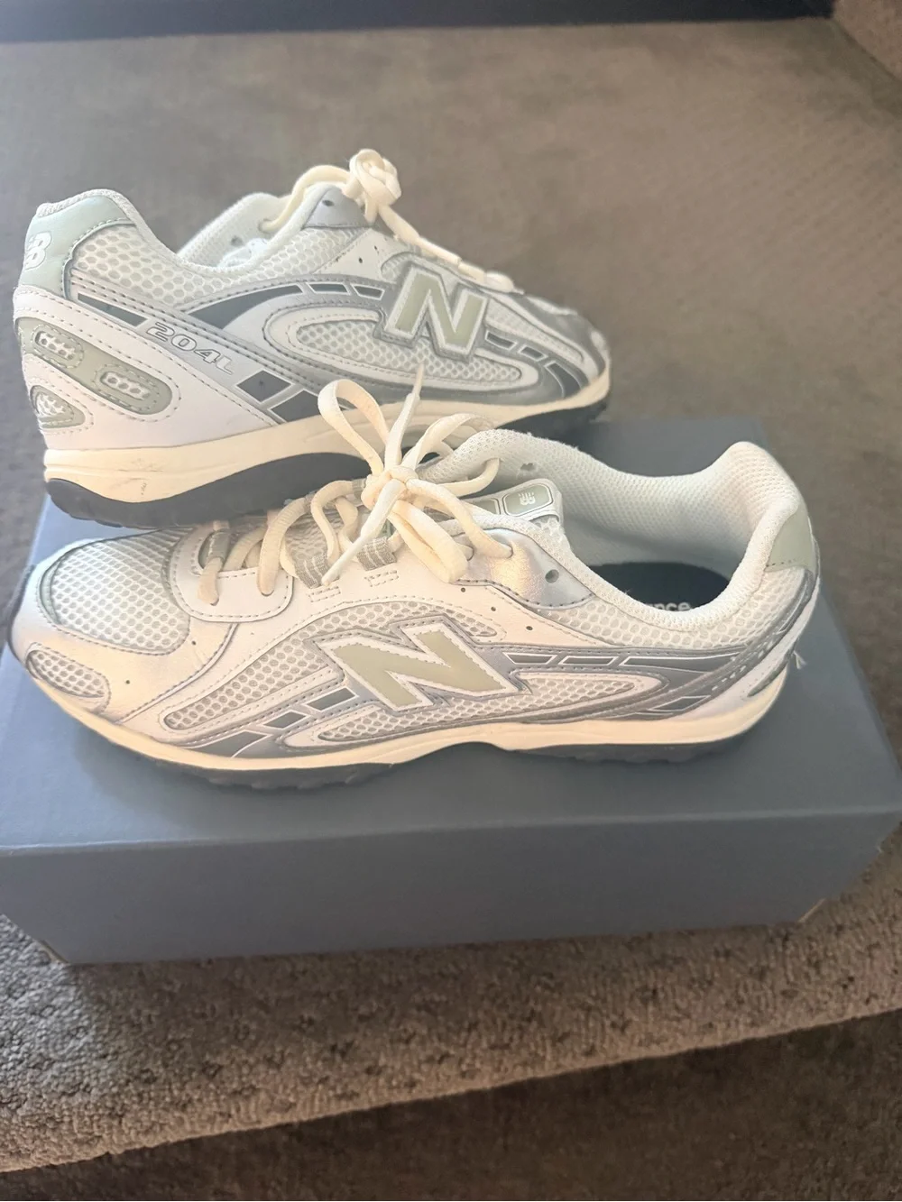 New Balance 204L Unisex in Grey Green